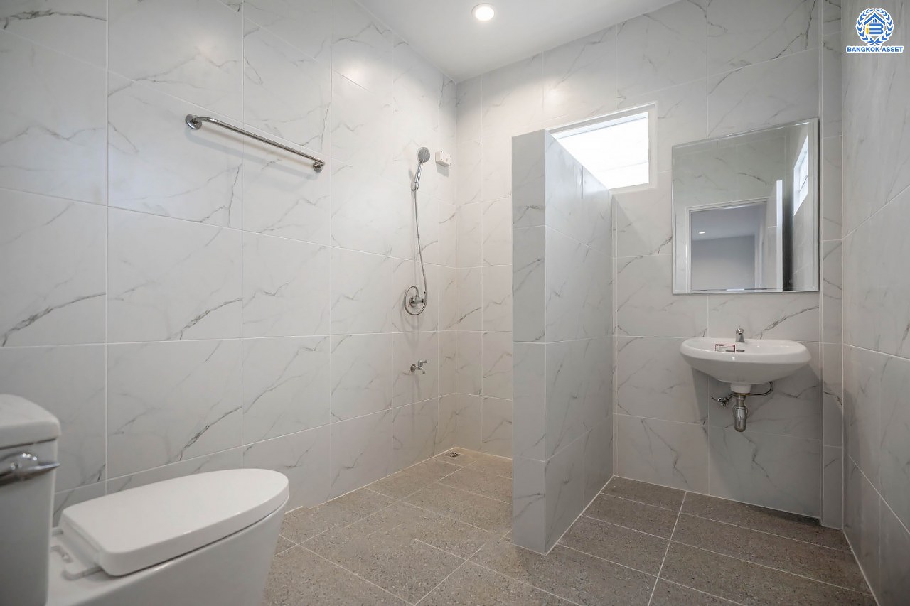 บ้านมือสองตกแต่งใหม่ โครงการ ประดับดาว2 ท่าอิฐ ตกแต่งครบครัน พร้อมอยู่ เนื้อที่ 57 ตร.ว. ฟังก์ชัน 3 ห้องนอน 2 ห้องน้ำ พร้อมห้องอเนกประสงค์ชั้นล่าง 1 ห้อง พื้นที่ใช้สอยกว้างขวาง บนทำเลที่ดีที่สุด เชื่อมต่อได้หลายเส้นทาง ใกล้รถไฟฟ้าสายสีม่วง "สถานีบางรักน้อยท่าอิฐ"